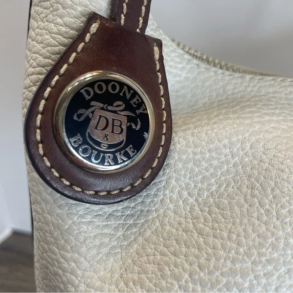 Doony & Bourke Cream and Brown Hobo Bag shoulder purse. Pre-owned. Has wear.